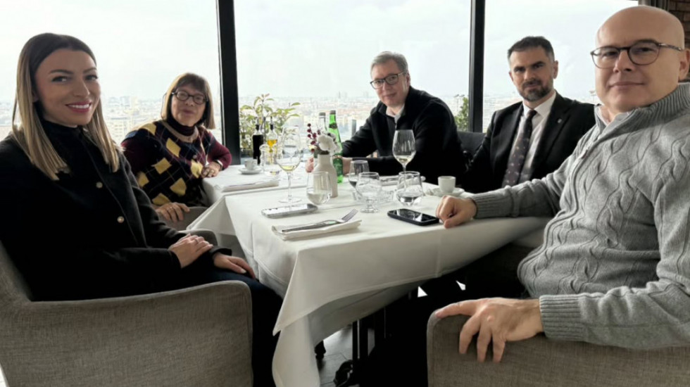 Vučić na Petrovaradinu o razvoju Novog Sada i Srbije sa Gojkovićevom i Meseravićevom