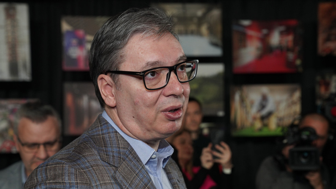 Vučić uručio rešenja za podsticaje domaćim vinarima: "Podrška izvozu na kinesko tržište"