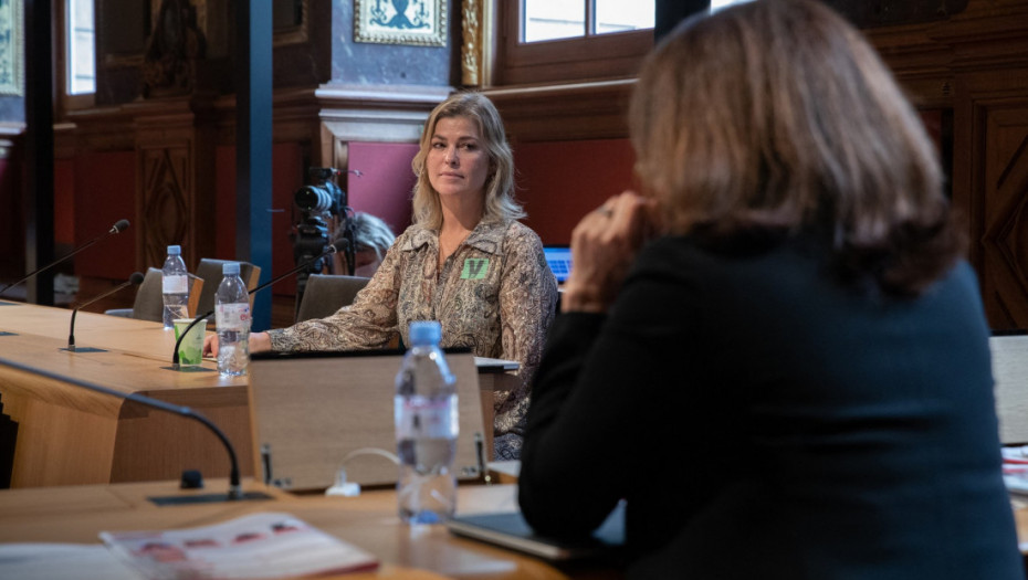 Bivša švedska manekenka optužila saradnika Epstina da ju je silovao u Francuskoj