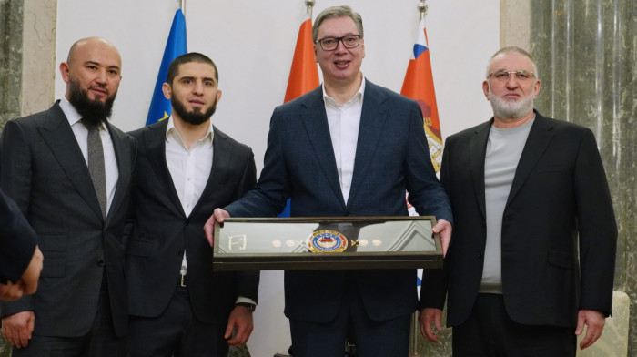 Vučić sa MMA borcem Mahačevim: "Srbija nastavlja da podržava sport i mlade talente"