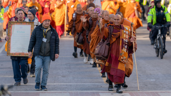 Predah od podela i sukoba: Budistički monasi prepešačili 3.700 kilometara noseći poruku mira