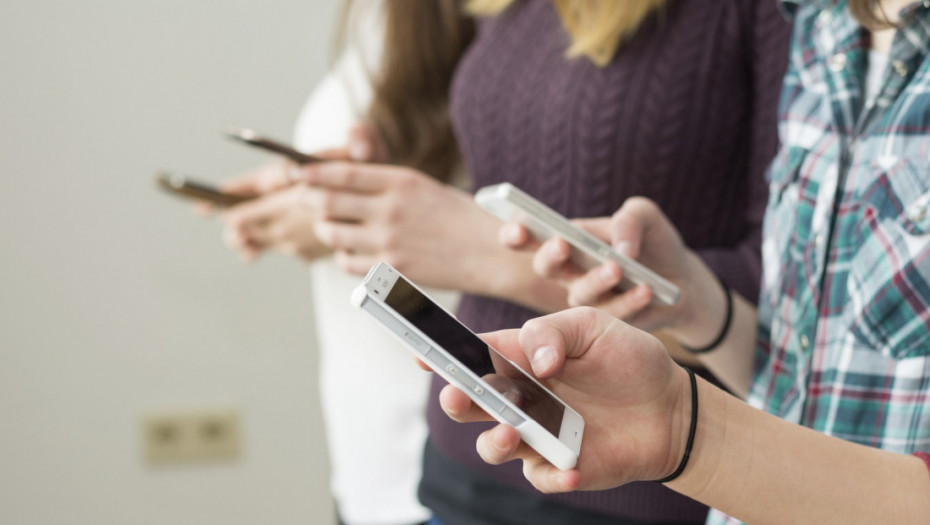 Guverner Kalifornije želi da se mlađima od šesnaest godina ograniči pristup društvenim mrežama