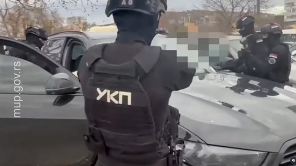 Uhapšen muškarac u Novom Sadu: Sumnja se da je kao pripadnik "Vračaraca" švercovao drogu i oružje