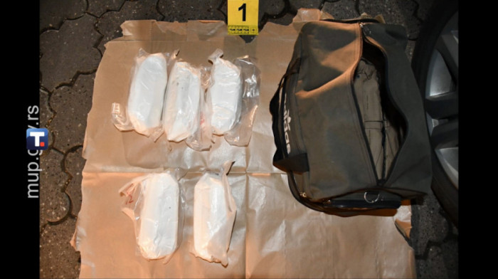 Zaplena u Beogradu: Policija pregledom taksi vozila u kojem je bio osumnjičeni pronašla pet kilograma amfetamina