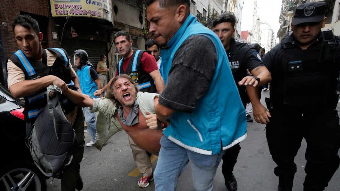 Sukobi ispred argentinskog Kongresa zbog reforme rada: Uhapšeno više od 30 osoba