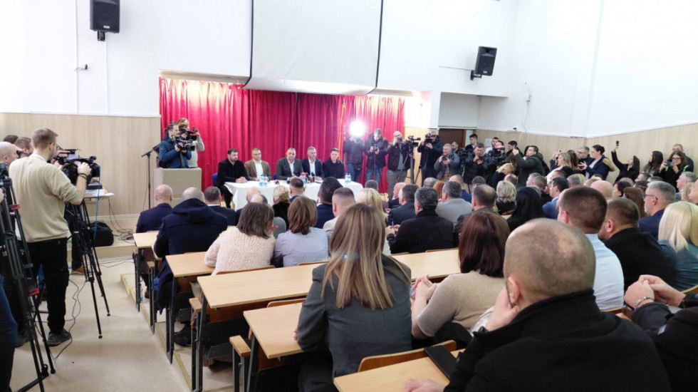 U Kosovskoj Mitrovici počeo sastanak političkih i institucionalnih predstavnika Srba