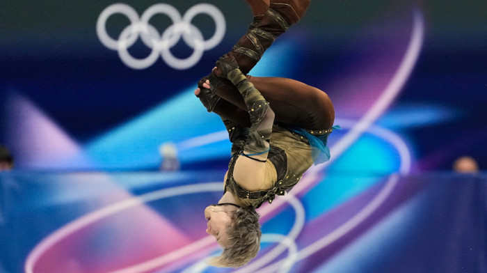 Kako "Bog četvorostrukih" menja svet umetničkog klizanja: Neverovatni skokovi Ilije Malinina privlače milione pregleda