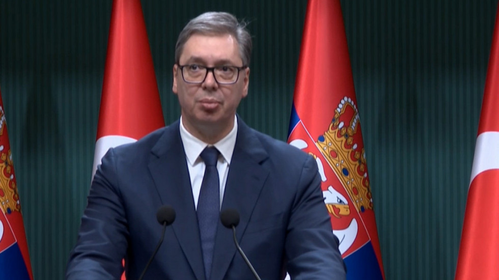Vučić se u Minhenu sastao sa ministrom spoljnih poslova Kine