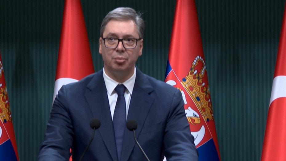 Vučić se u Minhenu sastao sa ministrom spoljnih poslova Kine