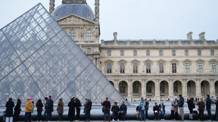 Lažne ulaznice za kineske turiste: Policija u Parizu razbila veliku prevaru u muzeju Luvr, uhapšeno 10 osoba