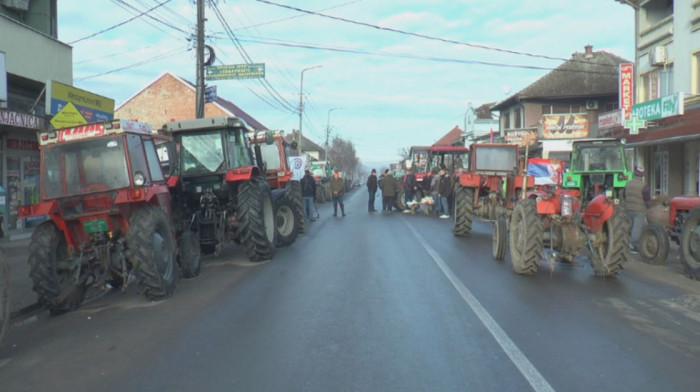 Euronews Srbija u Mrčajevcima: Poljoprivrednici nastavljaju blokadu Ibarske magistrale