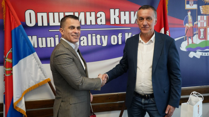 Milićević posetio Knić, obišao domaćinstvo Srpkinje i Islanđanina u selu Guberevac