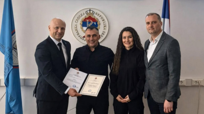 MUP Republike Srpske uručio zahvalnicu MUP-u Srbije za jačanje saradnje u borbi protiv ilegalnih laboratorija narkotika