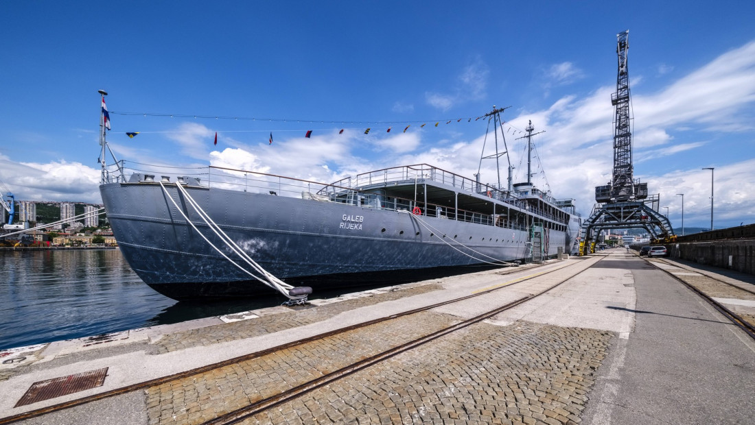 Sudar u riječkoj luci: Teretni brod udario u Titov "Galeb", kapetanu zabranjeno isplovljavanje