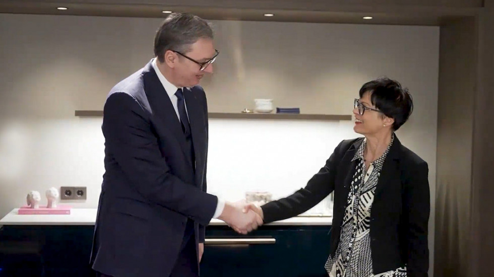 Vučić se u Minhenu sastao sa evropskom komesarkom za proširenje Martom Kos