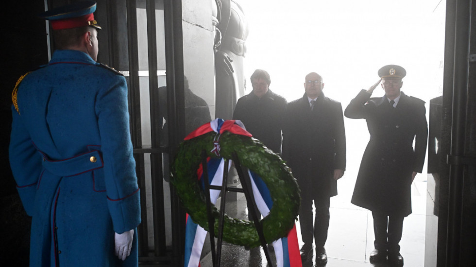 Položen venac na Avali povodom Dana državnosti (VIDEO)