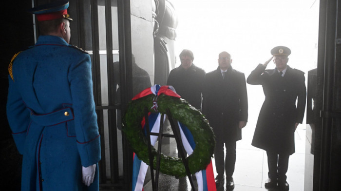 Položen venac na Avali povodom Dana državnosti (FOTO)