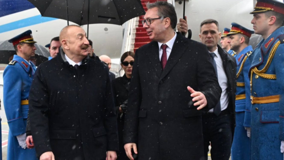 Alijev stigao u Srbiju, Vučić ga dočekao na aerodromu (FOTO)