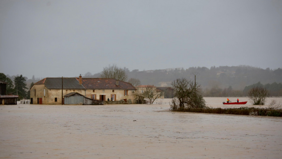 Poplave u nekoliko regiona u Severnoj Makedoniji: U toku hitne intervencije, najteža situacija u Tetovu i Kičevu
