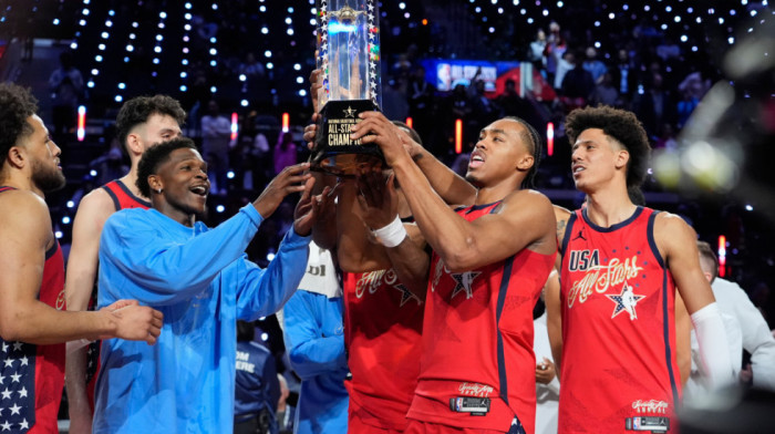 Zanimljiv koncept Ol stara: Pobelie "Sve zvezde", Jokić samo pet minuta na parketu