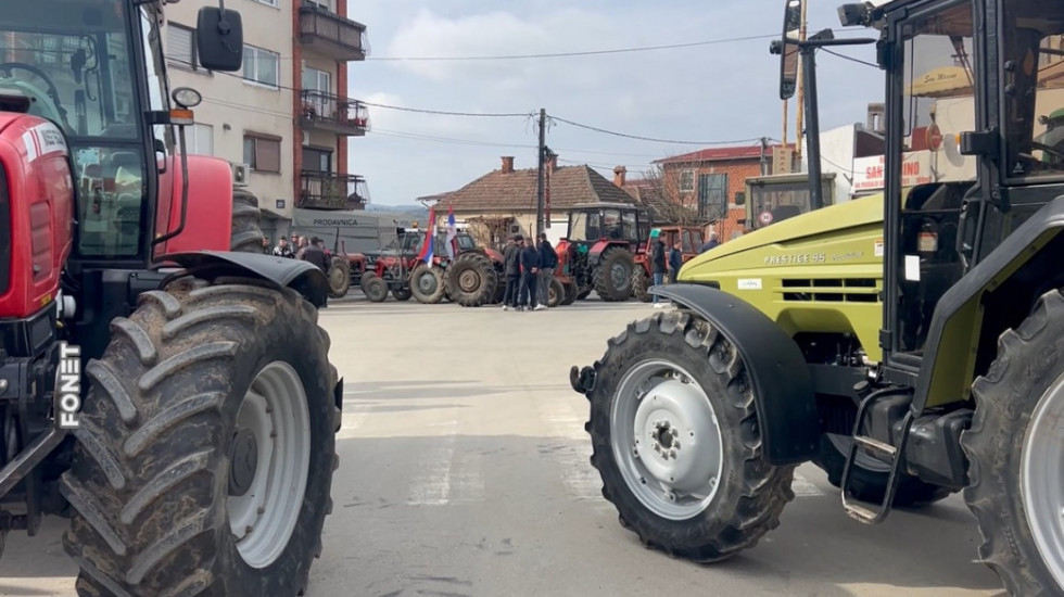 Pojedina udruženja poljoprivrednika i danas blokiraju više puteva u Srbiji: Nezadovoljni stanjem na tržištu mleka