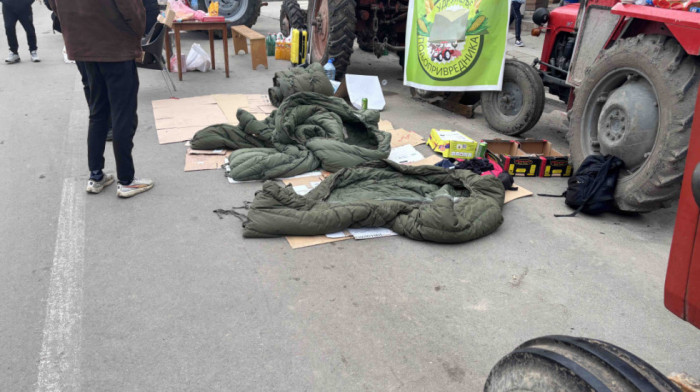 Prevoznici sa severa Kosova i Metohije obustavili linije prema Beogradu zbog blokada poljoprivrednika