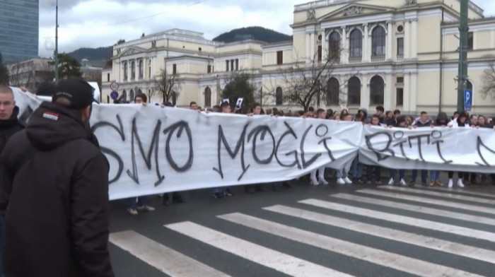 Završen četvrti protest zbog nesreće u Sarajevu, okupljeni tražili povlačenje svih starih tramvaja iz saobraćaja (VIDEO)