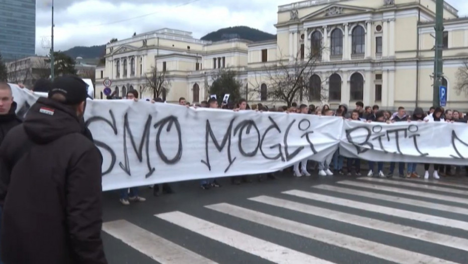 Završen četvrti protest zbog nesreće u Sarajevu, okupljeni tražili povlačenje svih starih tramvaja iz saobraćaja (VIDEO)
