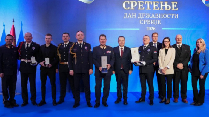 Vučić uručio odlikovanje direktoru austrijske policije Takaču, oglasio se Dačić: "Čestitam, dragi prijatelju"