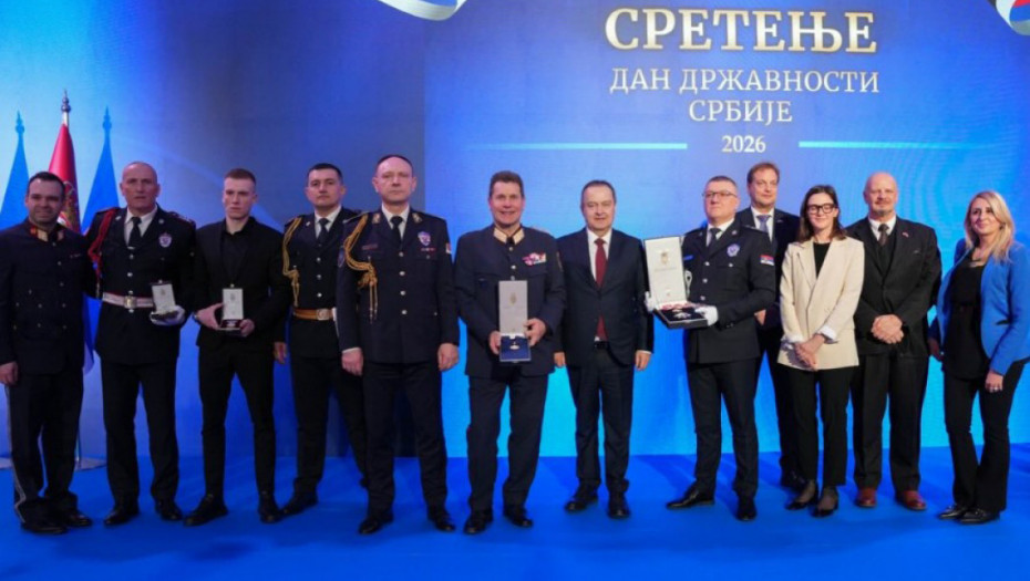 Vučić uručio odlikovanje direktoru austrijske policije Takaču, oglasio se Dačić: "Čestitam, dragi prijatelju"