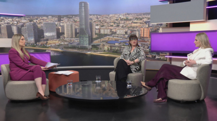 Rediteljka Jovana Krstić i glumica Natalija Knežević o velikom uspehu predstave "Grebanje ili Kako se ubila moja baka"