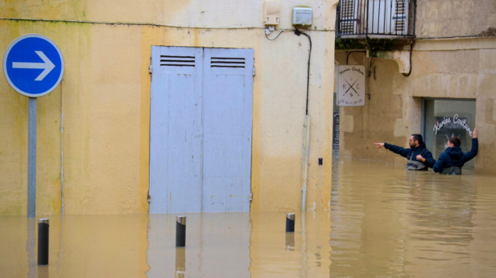 Na snazi crveni stepen upozorenja na poplave: 40 dana neprekidne kiše u Francuskoj i dalje stvara haos