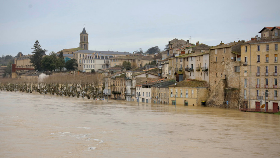 Četiri departmana u Francuskoj i dalje pod crvenim upozorenjem na poplave, stiže nova oluja