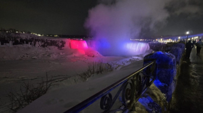 Proslava Dana državnosti Srbije širom sveta: Nijagarini vodopadi u bojama srpske trobojke