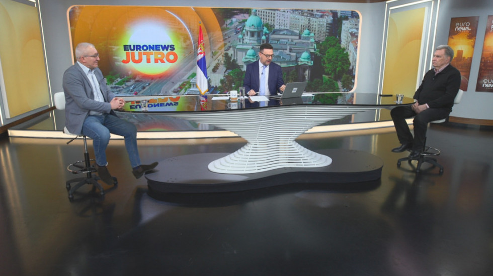 Protest u Novom Sadu: Ostojić i Kojčić za Euronews Srbija o događajima ispred Srpskog narodnog pozorišta