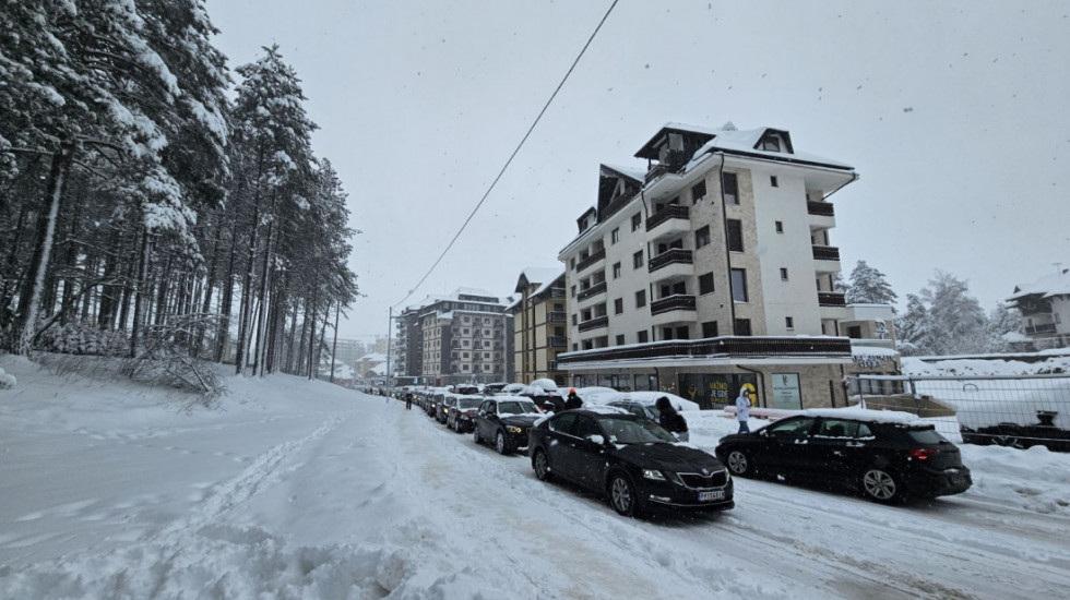 U toku noći palo 10 centimetara novog snega: Saobraćaj otežan preko Zlatibora i Kadinjače