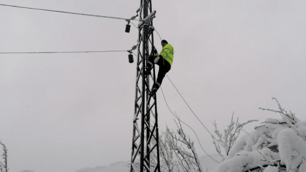 Sneg ponovo napravio probleme, Mesarović: Više okruga u Srbiji bez urednog snabdevanja strujom