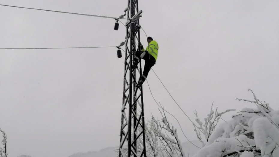 Sneg ponovo napravio probleme, Mesarović: Više okruga u Srbiji bez urednog snabdevanja strujom