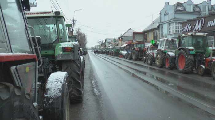 Radikalizacija protesta: Poljoprivrednici odbili sastanak sa ministrom, danas blokada 42 putna pravca širom Srbije