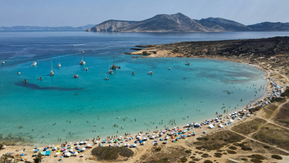 Zabranjeno postavljanje ležaljki na plažama jednog od najlepših grčkih ostrva, turisti oduševljeni