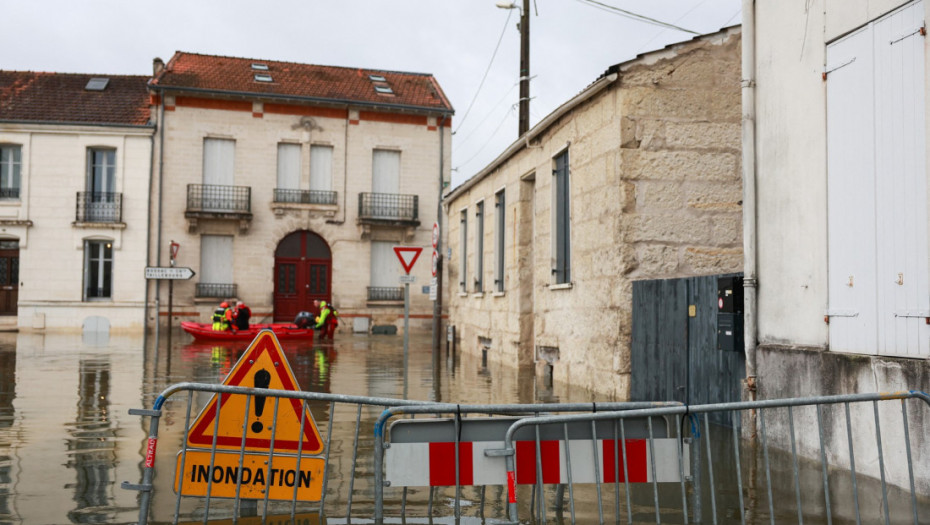 Evakuacija gradova i crveno upozorenje u tri departmana u Francuskoj zbog poplava