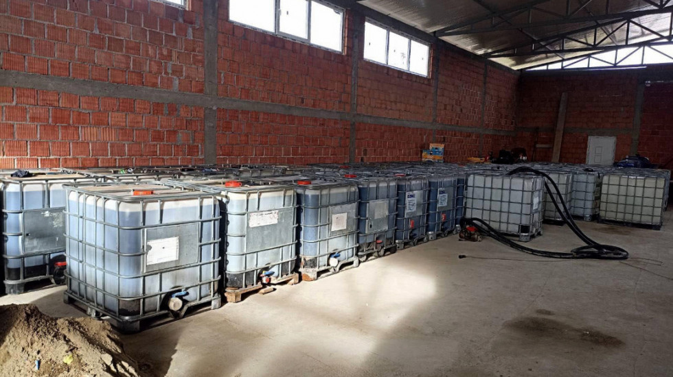 Uhapšen muškarac u Beogradu: U hangaru pronađeno više od 34.000 litara naftnih derivata