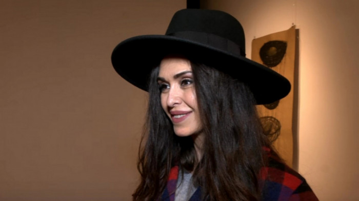 Metafora gnezda kao arhetipskog prostora zaštite: Izložba radova Aleksandre Kokotović u Galeriji Kuće legata (VIDEO)