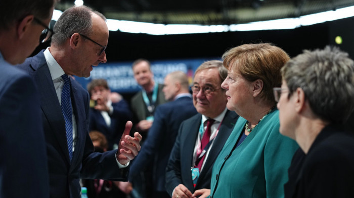 Nemački kancelar Merc govorio na kongresu CDU, prisustvovala i Angela Merkel