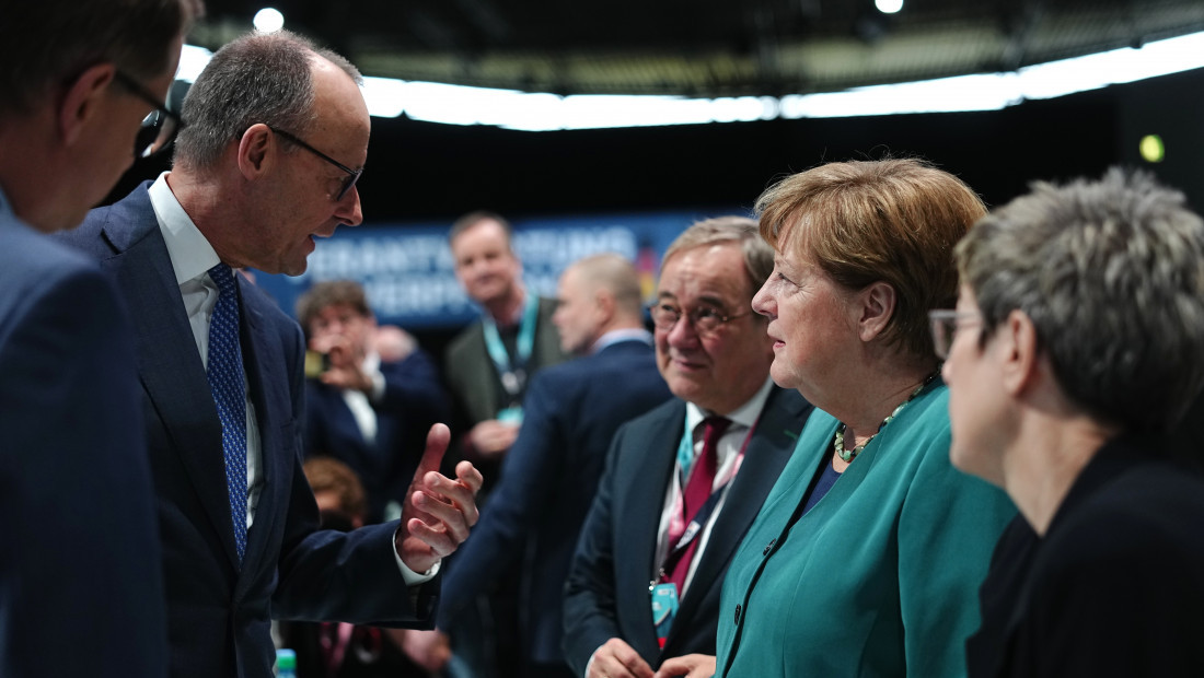 Nemački kancelar Merc govorio na kongresu CDU, prisustvovala i Angela Merkel