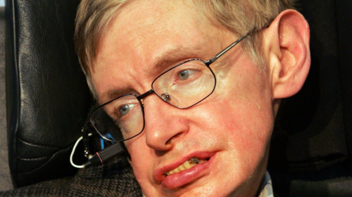 San: Devojke na fotografiji sa Hokingom iz Epstinovog dosijea bile negovateljice