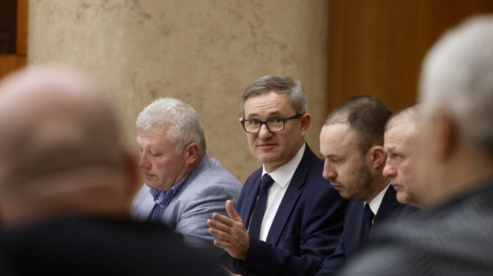 Poljoprivrednici zadovoljni ukidanjem prelevmana na uvoz prasića, nastavljene blokade