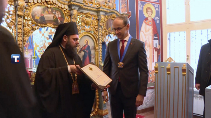 Macut odlikovan najvišim odlikovanjem Eparhije osečkopoljske i baranjske