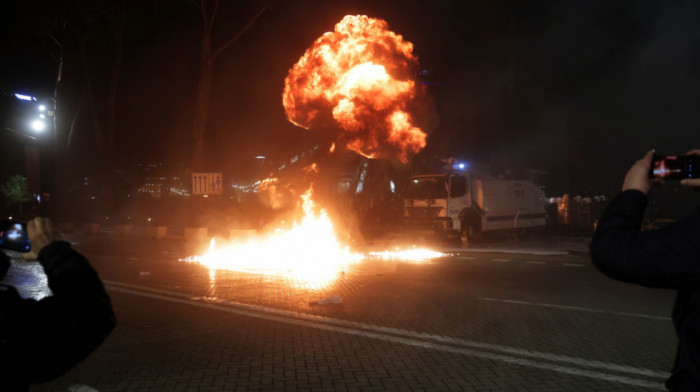 Policija se sukobila sa demonstrantima koji traže ostavku albanske vlade, bačeni suzavci