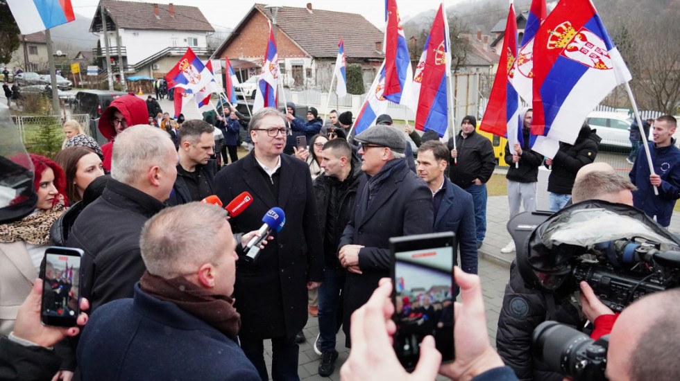 Vučić obišao fabriku i luku u Prahovu kod Negotina: U Klokočevcu posetio crkvu Svetog cara Konstantina i carice Jelene